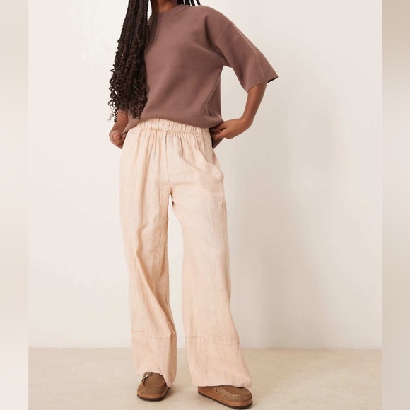 Free People Pants - Free People days end linen pull-on pants in sand dollar $78
Size Large